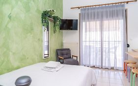 Kosmos Sercvice Apartment Beautiful Studio 2
